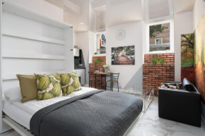 Underground Level Studio Close to the Market Square in Poznań by Noclegi Renters